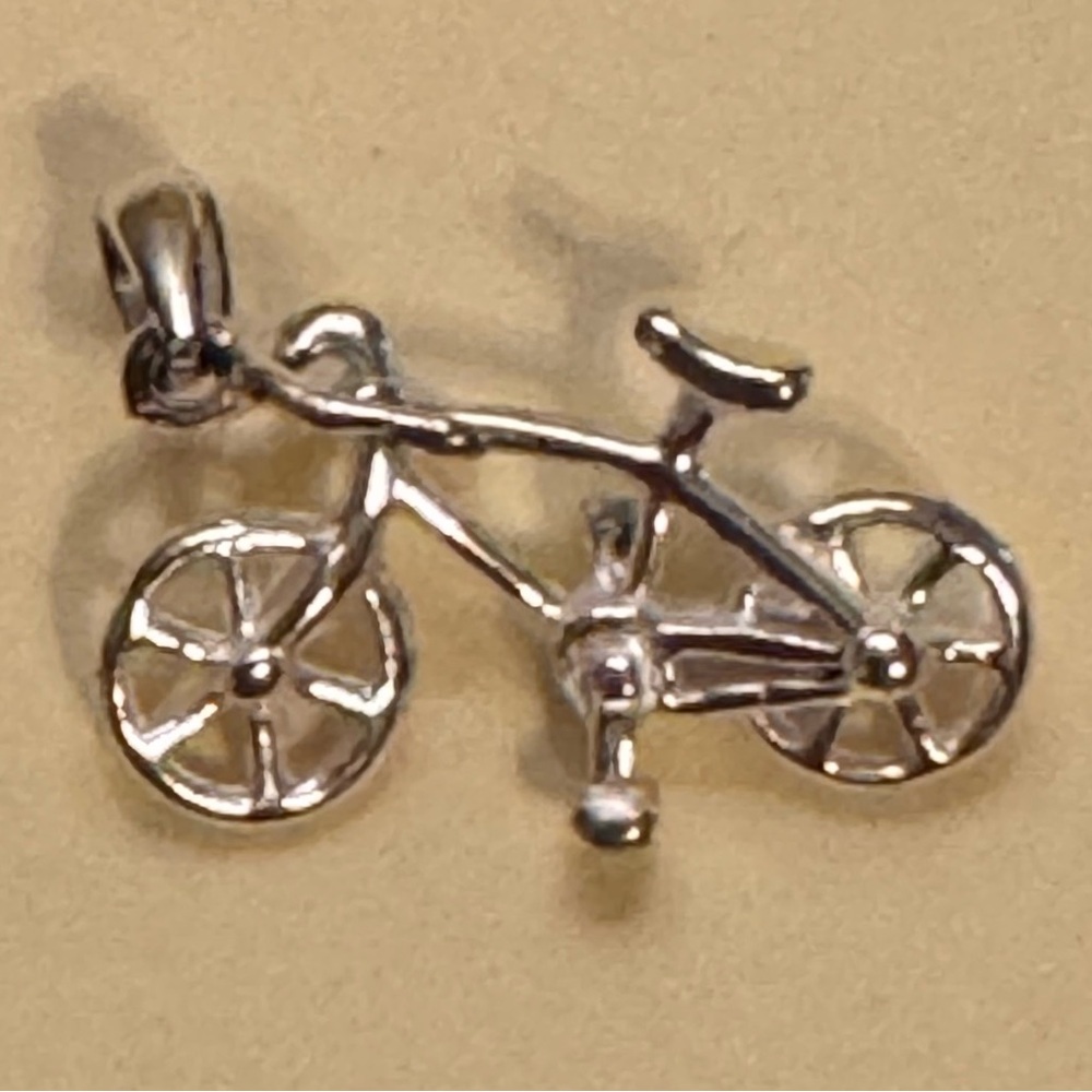 Necklace & pendant / charm - bicycle - sterling silver. Great condition. 18-20” - Picture 3 of 10
